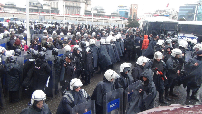 Taksim'de ''1 Mayıs'' gerginliği: 26 gözaltı - Resim : 1