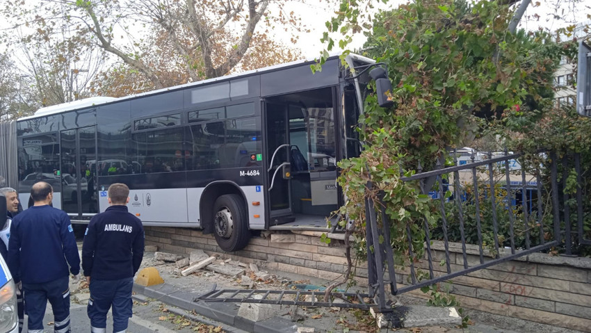 İstanbul'da metrobüs kazası: Yaralılar var! - Resim : 1