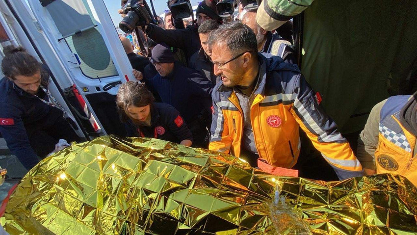 296'ncı saatte 3 mucize! Biri çocuk 3 kişi daha kurtarıldı - Resim: 3