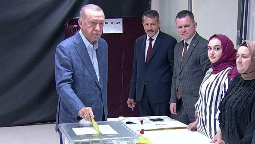 Erdoğan oyunu kullandı: Türk demokrasisi için takipteyim - Resim : 1