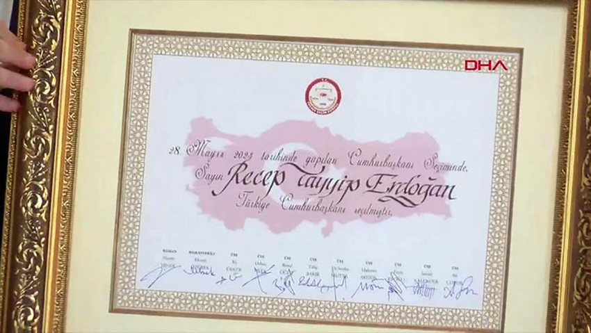 Erdoğan'ın mazbatası Şentop'a teslim edildi - Resim : 1