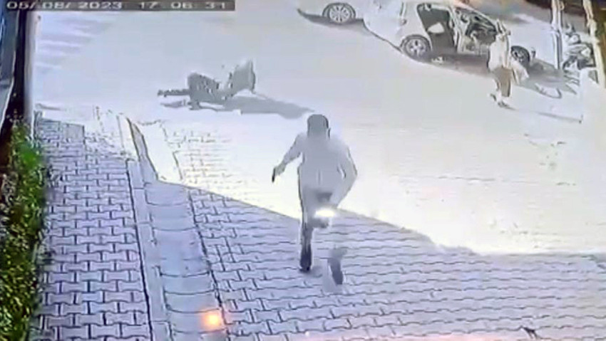 İstanbul Kağıthane’de yanına yaklaşan bir otomobilin içindekiyle tartışan genç, tartıştığı şahıs tarafından baldırından vuruldu. Olaydan 1 saat sonra aynı şahıs yolda yürüyen bir başkasını da arkasından gelerek bacağından vurdu.