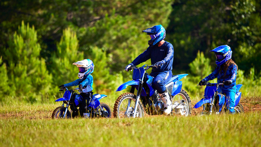 Ebeveynleri motosiklet kullanan ya da motor sporlarını hayranlıkla izleyen küçüklerin hayalindeki motosiklet Yamaha ile gerçek oluyor. Yamaha PW50, tüm zamanların en başarılı çocuk eğlence motosikleti olarak miniklere yol arkadaşı olacak.
