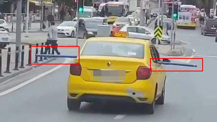 İstanbul Üsküdar'da aracının arka koltuğuna bir camdan soktuğu tesisat borusunu diğer camdan çıkartan taksi sürücüsünü görenler dönüp dönüp bir daha baktı. Trafiği tehlikeye düşürmesine umursamadan yoluna devam eden taksi şoförü trafik polisleri tarafından yakalandı.