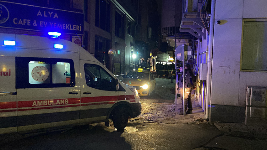 Sarıyer'de bir gece kulübünde silahların konuştuğu tartışmada, 2'si polis, 2'si gece kulübü çalışanı ve 1 taksici olmak üzere 5 kişi yaralandı.