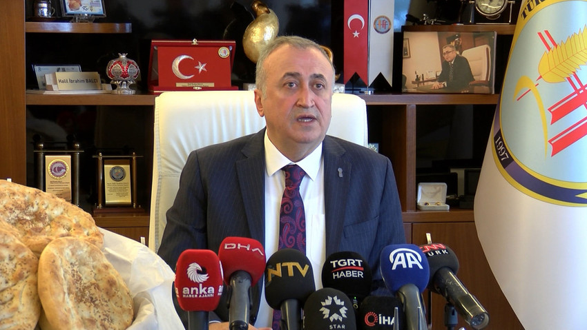 Türkiye Fırıncılar Federasyonu, Ramazan pidesinin İstanbul ve Ankara'da 15 liradan satılacağını açıkladı.