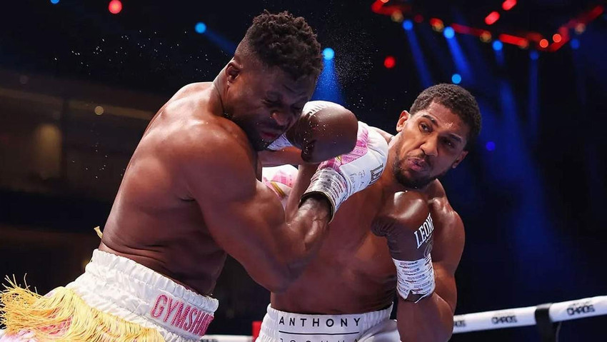 Eski ağır siklet şampiyonu Anthony Joshua ve MMA Süperstarı Francis Ngannou'nın karşı karşıya geldiği nefes kesen mücadelede ringde şok etkisi yaratan bir nakavt ile bitti.