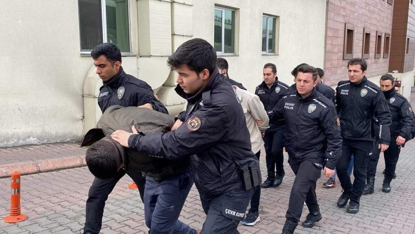 Kayseri’de ’Yılanlar Grubu’ adı altında yasadışı bir yapılanma içerisine giren ve silahlı eylem gerçekleştirdiği iddiası ile gözaltına alınan 23 kişiden 13’ü çıkarıldığı mahkemece tutuklandı.
