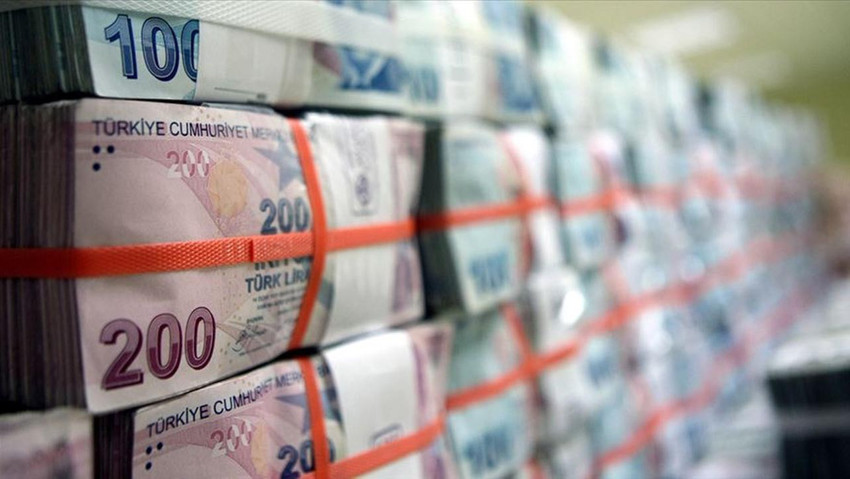 Türkiye Cumhuriyet Merkez Bankası'nın (TCMB) adımları sonrası ihtiyaç kredisi faizleri 200 baz puana kadar yükselirken, ticari kredi faizleri ise yüzde 75'e dayandı.