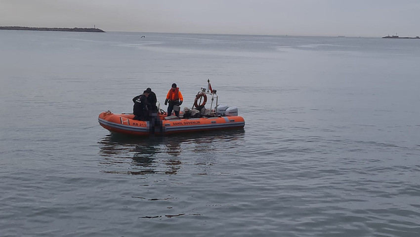 Zonguldak’ın Ereğli ilçesinde denizde genç bir erkek cesedi bulundu. Denizden çıkartılan ceset, teşhis için morga kaldırıldı.