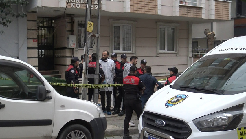 Türkiye bugün de yeni güne bir kadın cinayeti haberiyle başladı... İstanbul Avcılar'da 3 çocuk annesi bir kadın eşi olacak cani tarafından çocuklarının gözleri önünde öldürüldü...