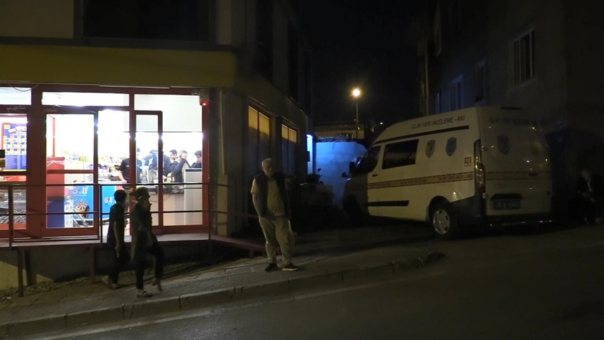 Bursa'da bir kişi, marketten çıktığı sırada uğradığı bıçaklı saldırı sonucu hayatını kaybetti. 