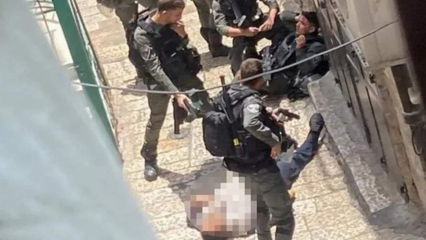 Reuters haber ajansı, Türk vatandaşının Kudüs'te bir İsrail polisini bıçakladığını ve saldırganın vurularak öldürüldüğünü bildirdi.