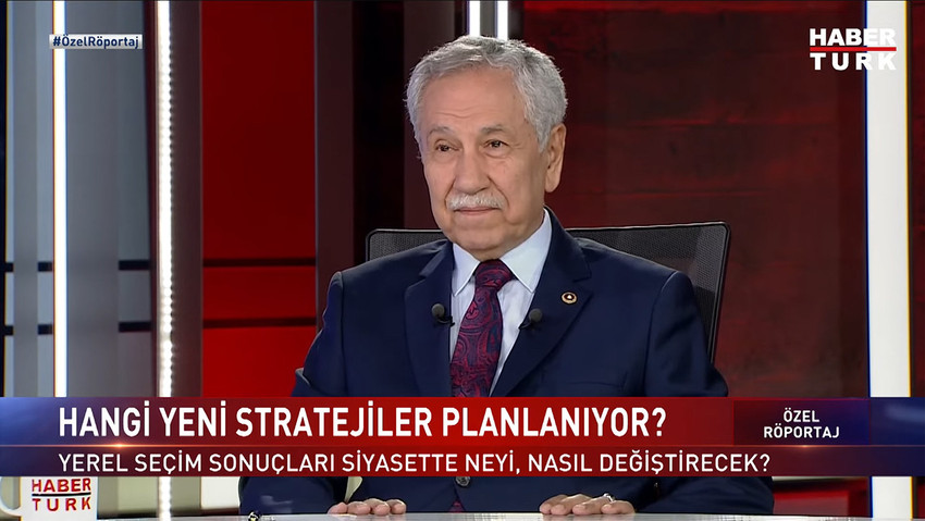 Eski TBMM Başkanı Bülent Arınç, CHP Genel Başkanı Özgür Özel ile FETÖ tutuklusu bir akrabasının babasının cenazesinde yaşananları ilk kez anlattı. Akrabasının kelepçesinin çözülmesi için Özgür Özel'in devreye girdiğini belirten Arınç, ''O benim kahramanım. Özgür Özel benim hukukumu korudu. Ben bunu unutmam.'' dedi.