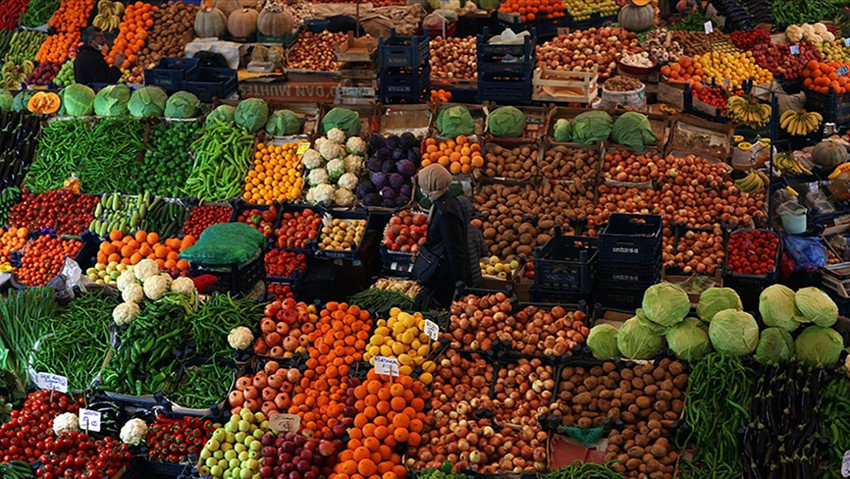 Türkiye Ziraat Odaları Birliği (TZOB) Genel Başkanı Şemsi Bayraktar, nisan ayında markette fiyatı en fazla artan ürünün kuru soğan olduğunu açıkladı. Kuru soğanın fiyatı yüzde 73.8 artarken, onu yüzde 52 ile patates takip etti.