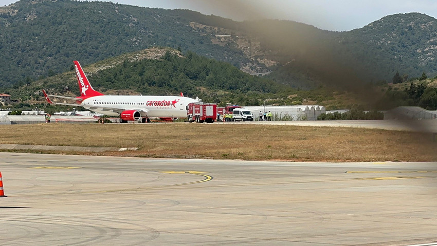 Antalya'da bir yolcu uçağı ön tekerinin patlaması sonucu gövdesi üzerine iniş yaptı. Uçaktaki 190 kişinin tahliye edildiği bildirildi.