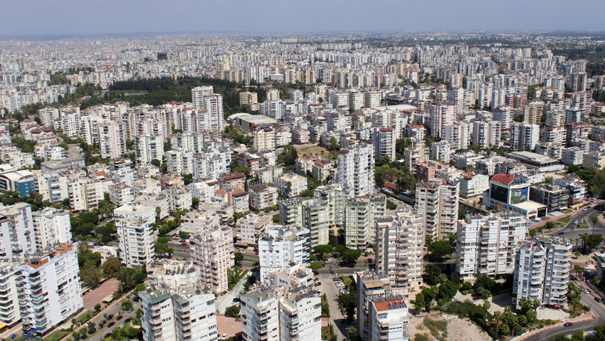 Rusya ile Ukrayna arasındaki savaş sonrasında Türkiye'yi akın eden ve yerleşmek için Antalya'yı tercih eden Rus ve Ukraynalılar ülkelerine dönüşe başladı.