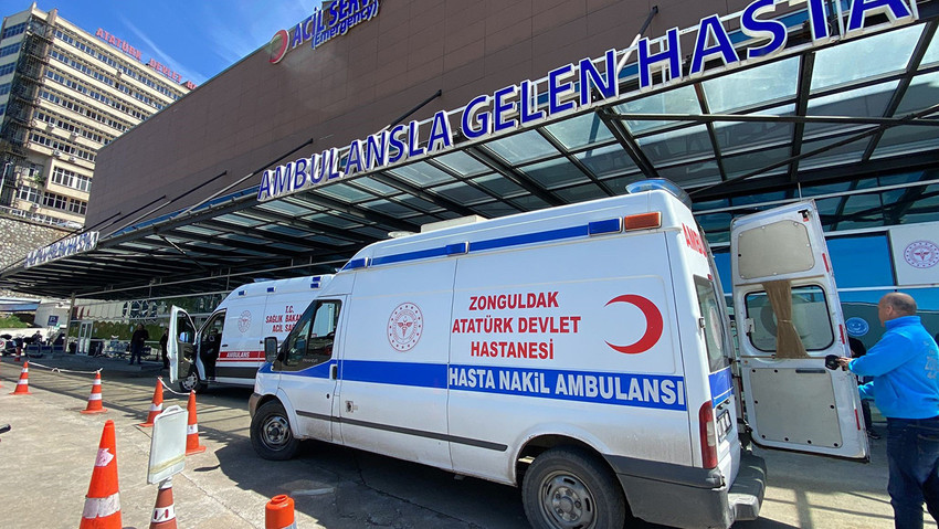 Zonguldak’ta özel olarak işletilen bir maden ocağında meydana gelen göçükte kalan 2 işçiden biri hayatını kaybetti.