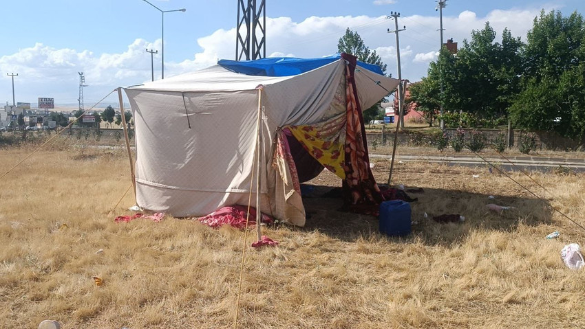 Mardin'in Nusaybin ilçesinde 38 yaşındaki K.B., yol kenarına kurduğu çadırında ölü bulundu. 