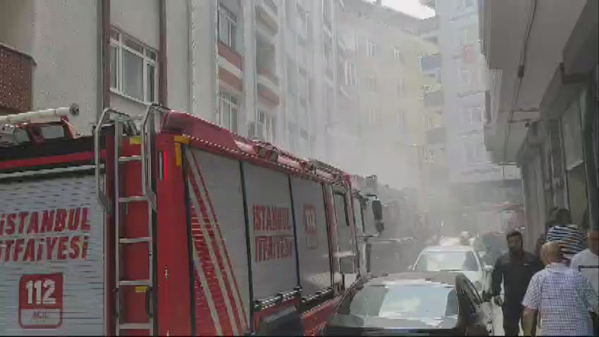 İstanbul'da 7 katlı binada yangın paniği - Resim : 1