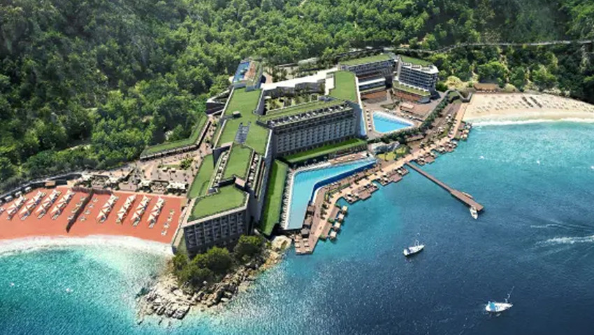 Marmaris'te inşaat yasağına rağmen çalışmaların devam ettiği Sinpaş inşaatı belediye tarafından durduruldu.