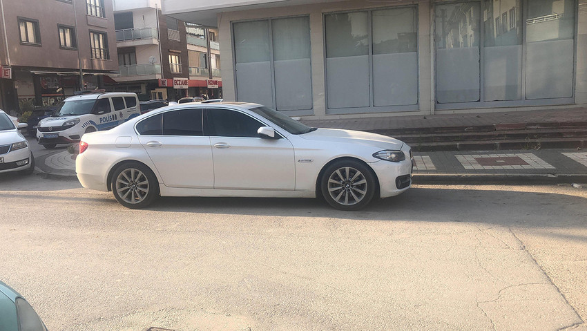 Bursa'da babasının otomobilde bıraktığı 4 yaşındaki minik çocuk havasızlıktan yaşamını yitirdi.