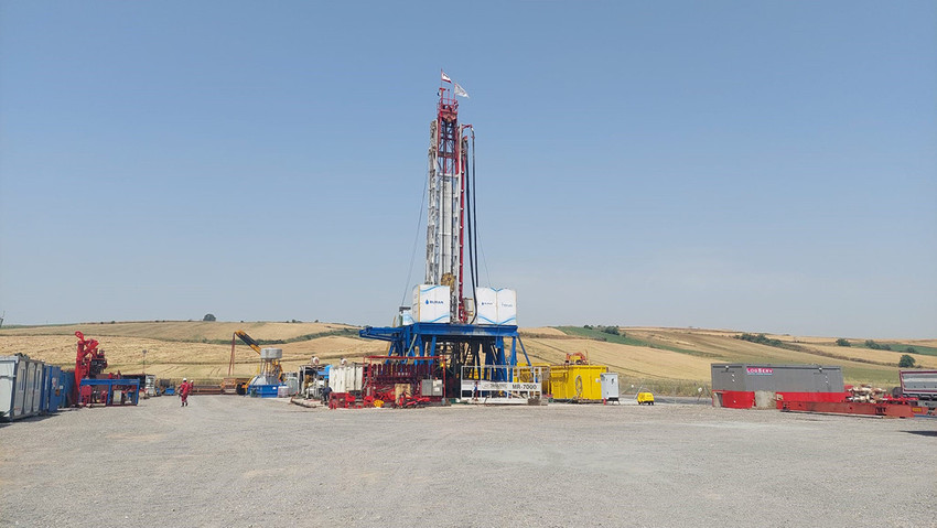 Tekirdağ ve Silivri’de yapılan doğal gaz arama çalışmalarında, 4 yeni kuyuda 3 milyar TL ekonomik büyüklüğe sahip 300 milyon metreküp doğal gaz rezervine ulaşıldı. 