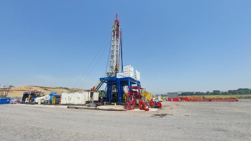 Tekirdağ ve Silivri’de yapılan doğal gaz arama çalışmalarında, 4 yeni kuyuda 3 milyar TL ekonomik büyüklüğe sahip 300 milyon metreküp doğal gaz rezervine ulaşıldı. 