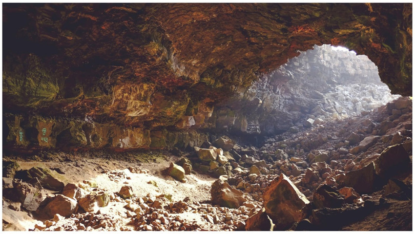 Nevada'da bulunan gizemli bir mağarada "devler"in efsane olmadığını kanıtlayan 3 metreye kadar ulaşan ve kırmızı saçlı oldukları belirlenen çok sayıda iskelet bulundu.