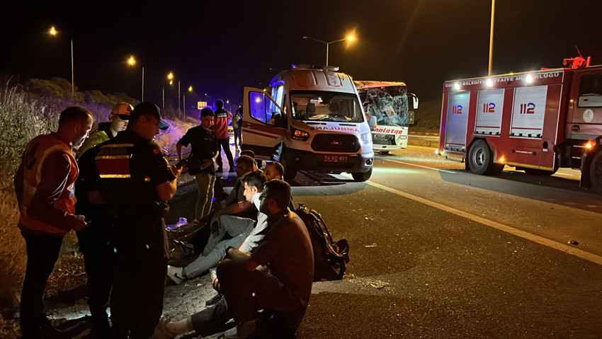 TEM Otoyolu'nun Bolu geçişinde 2 yolcu otobüsünün çarpışması sonucu meydana gelen kazada 15 kişi yaralandı.