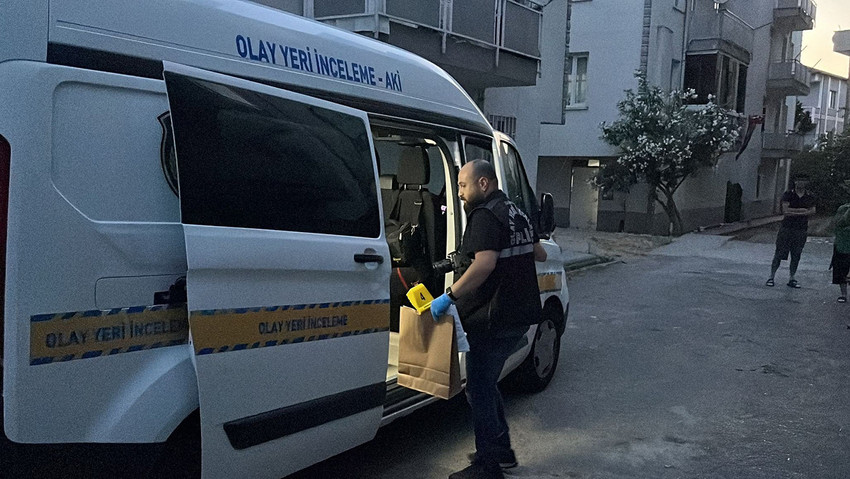 Kocaeli'de bir kişi boşanma aşamasındaki eşiyle 2 çocuğunu tabanca ile yaraladı. Yaralılar hastaneye kaldırılırken, kaçan şüpheli polis tarafından kısa sürede yakalandı.