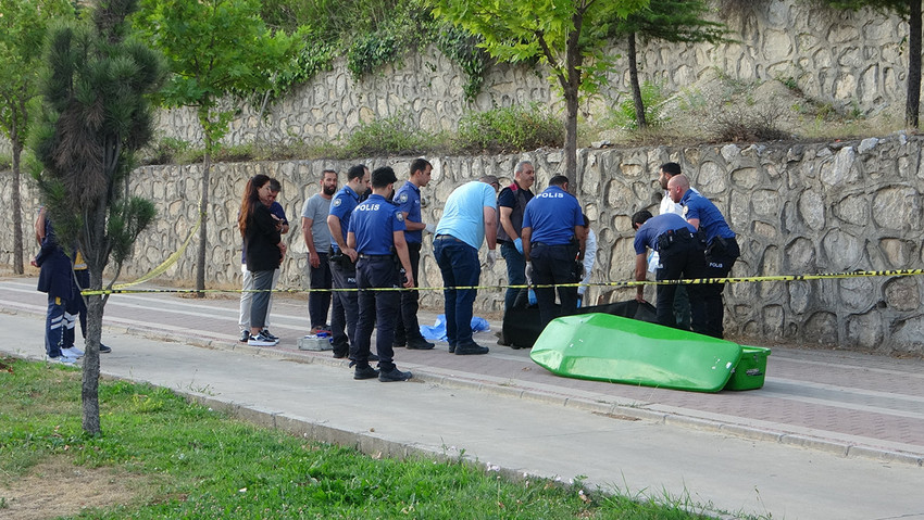 Malatya'nın Battalgazi ilçesinde 45 yaşındaki bir iş insanı iple ağaca asılı halde ölü bulundu.