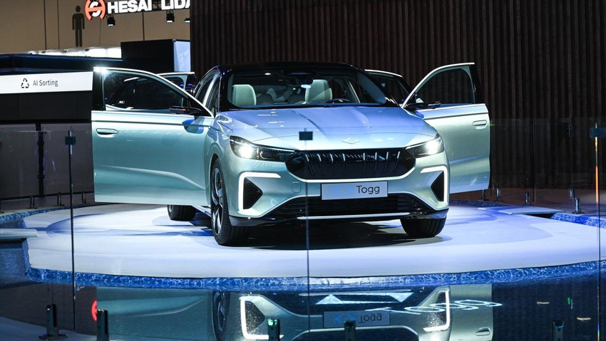 Türkiye'nin yerli ve milli otomobili Togg'un SUV modeli T10X'in ardından sedan modeli T10F de test sürüşünde ortaya çıktı.
