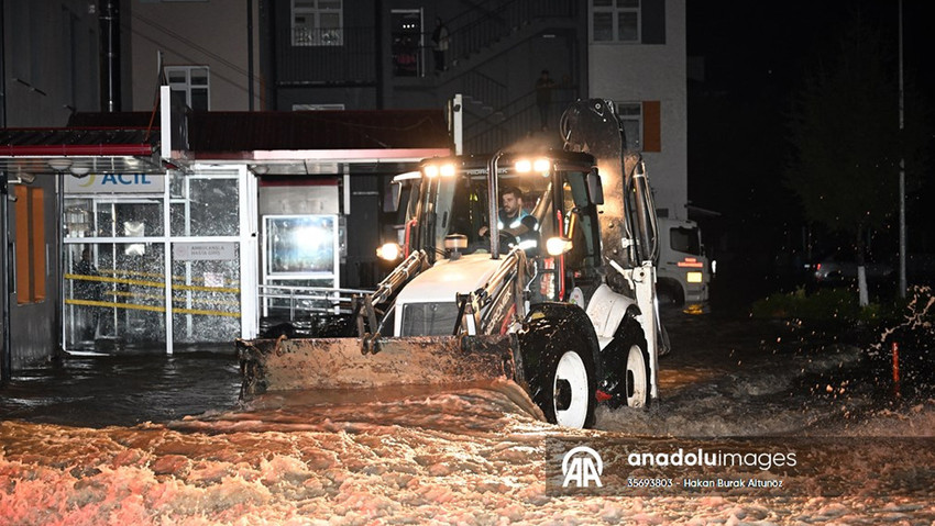 Trabzon'da sağanak yağış hayatı olumsuz etkiledi - Resim : 2