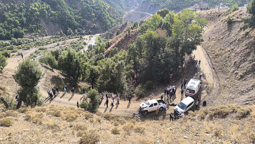 Irak'ın kuzeyindeki Pençe-Kilit operasyonu bölgesinde şehit olan Piyade Sözleşmeli Er Maşallah Abakay'ın yakınlarının içinde bulunduğu aracın şarampole devrilmesi sonucu 1 kişi öldü, 5 kişi yaralandı.