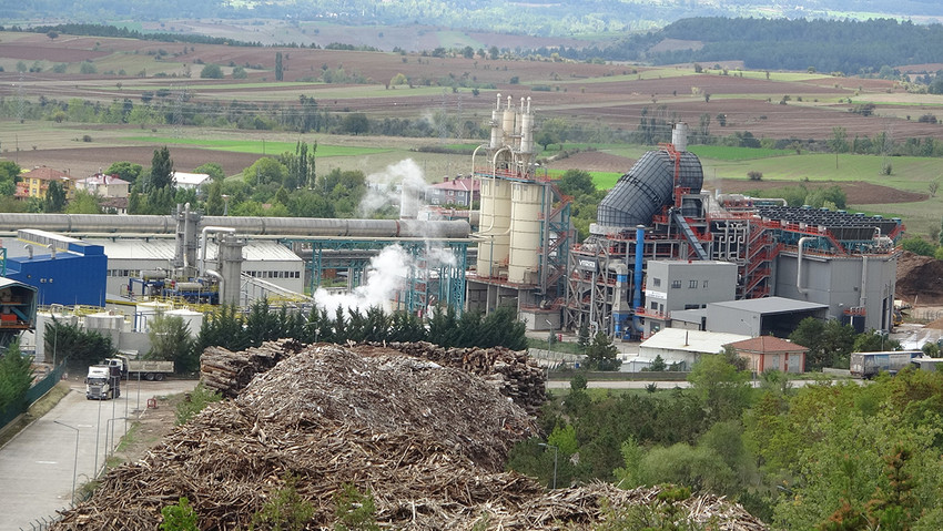 Kastamonu Entegre firmasını, belgede sahtecilik ve benzeri yöntemlerle 100 milyon liradan fazla zarara uğrattıkları iddia edilen ve aralarında üst düzey yöneticilerin de aralarında bulunduğu 8 çalışan gözaltına alındı. 