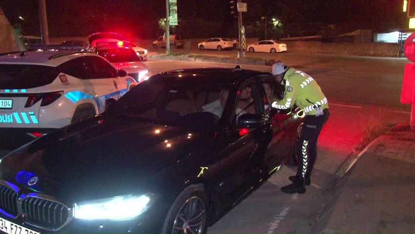 İstanbul Tuzla'da, polisin arama kararı olan şüphelilere yönelik düzenlenen operasyonda, bir eve giren polise ateş açıldı. Saldırıda 1 polis memuru yaralandı.