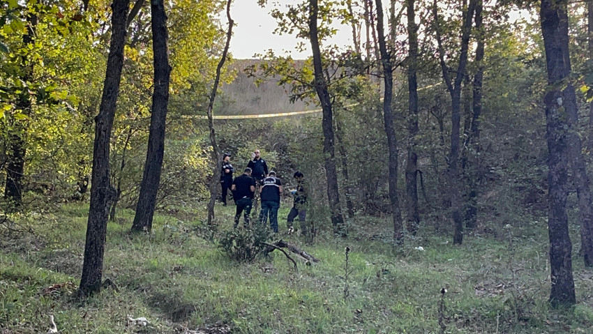 Tekirdağ'da ormanlık alanda bir ceset bulundu. Yapılan incelemelerde cesedin, 6 ay önce kaybolan Y.Ç.'ye ait olduğu tespit edildi.