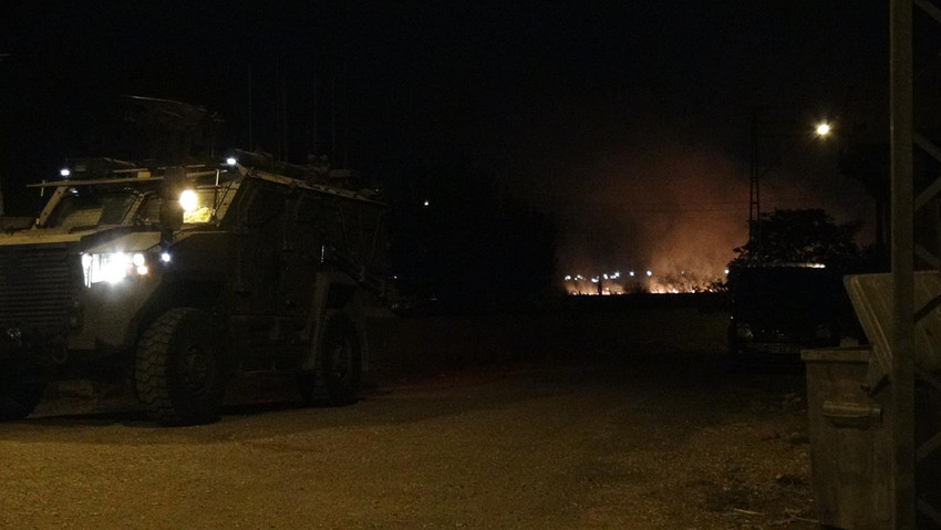 Suriye tarafından atılan roket, Kilis'te mayınlı bölgeye düştü. Güvenlik kaynakları, sınır birliklerinin karşılık verdiği iddialarını yalanladı.