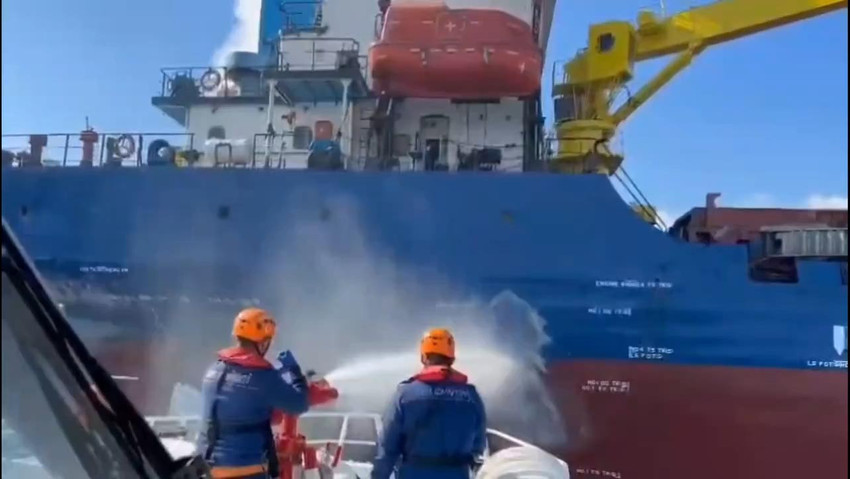 İstanbul'da Pendik açıklarında Balıkçı Adası mevkiinde bulunan bir gemide yangın çıktı. Yangında 2 işçi hayatını kaybetti.