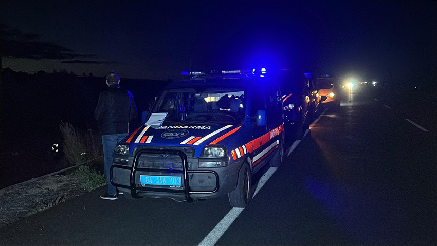 Kütahya'dan Uşak'a gitmek üzere 2 arkadaşıyla birlikte yola çıktığı belirlenen bir kişinin cansız bedeni yol üstündeki bir köprünün altında bulundu.