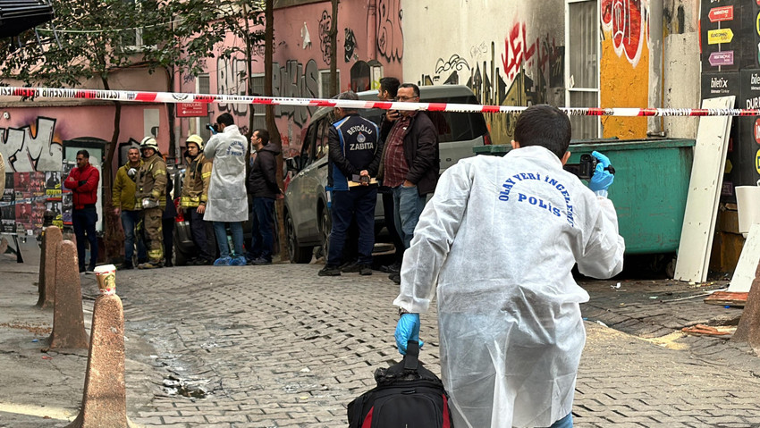 İstanbul Beyoğlu'nda bir iş hanında mühürlü olan asansörün tamirini yapan Ş.A. (52), asansörün düşmesi sonucu hayatını kaybetti. 