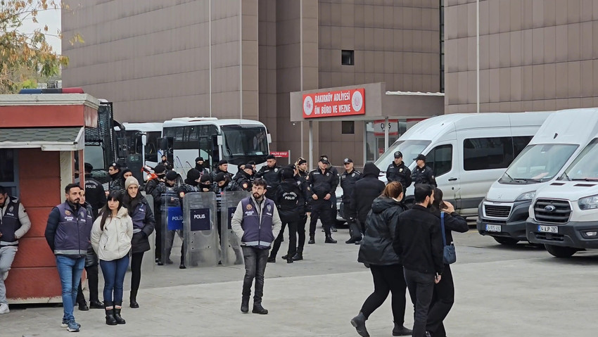 Türkiye'nin kanını donduran yenidoğan çetesi davası başladı. 22'si tutuklu 47 sanık hakim karşısına çıktı. 19 özel hastanenin iddianamede yer aldığı davada sanıklar hakkında 17 bin yıl hapis cezası isteniyor.