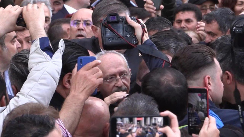 Kemal Kılıçdaroğlu, ''Cumhurbaşkanı hakaret'' suçlamasıyla yargılandığı davada hakim karşısına çıktı. Savunma yapan Kılıçdaroğlu'nun, Meral Akşener'e yönelik sözleri duruşmaya damgasını vurdu. 