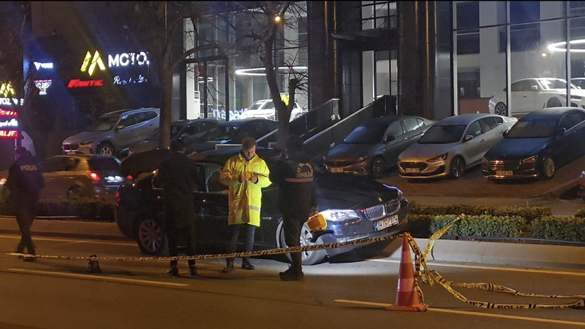 İstanbul Beykoz'da ünlü mimar Turgut Toydemir, trafikte tartıştığı polis memuru tarafından silahla vurularak yaralandı.