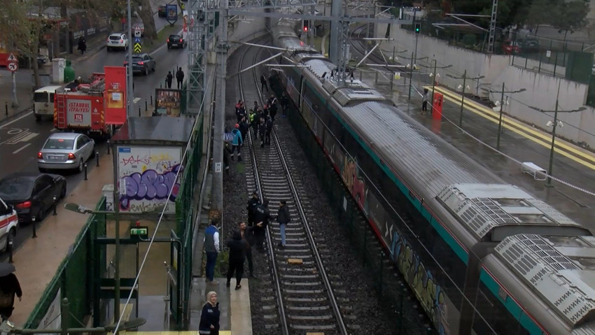 Marmaray Bostancı istasyonunda bir kişi intihar etti. Olay nedeniyle gecikmeli yapılan seferler bir süre sonra normale döndü.