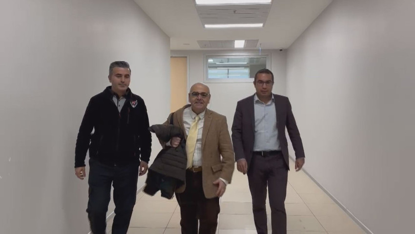 Menajer Ayşe Barım'a yönelik soruşturma kapsamında, tiyatrocu Nedim Saban adliyeye gelerek ifade verdi. Adliye çıkışı sorularını yanıtlayan Saban, ''Konu sadece Ayşe Barım değil, daha çok bu sektörün sorunu diye düşünüyorum.'' dedi.