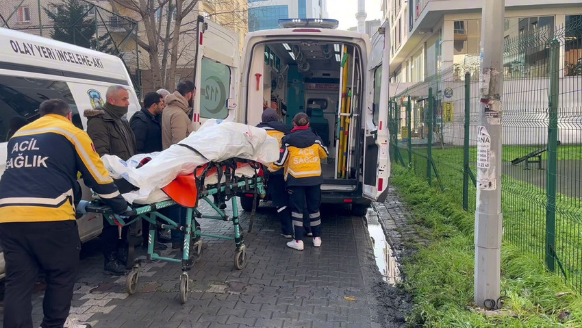 İstanbul Esenyurt'ta 35 yaşındaki İ.G., parkta kafasından silahla vurulmuş halde ölü bulundu. 