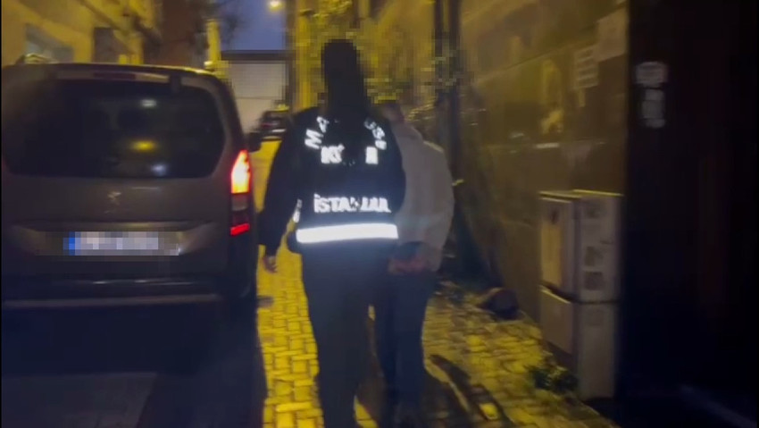 İstanbul'da özel bir hastanede anjiyo işlemi sırasında hasta ile stent fiyatı pazarlığı yapan muhasebeci gözaltına alındı. 