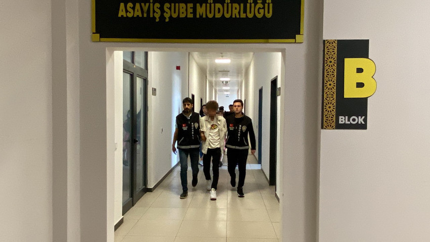 Kocaeli'de bir uçurumda cansız bedeni bulunan 18 yaşındaki genç kızın korkunç ölümüyle ilgili 3 kez ifade değiştiren şüphelinin cinsel ilişki teklifini reddettiği genç kızı iple bağlayıp, bayılttıktan sonra kamyonetle birlikte uçurumdan aşağı attığı iddiası kan dondurdu.